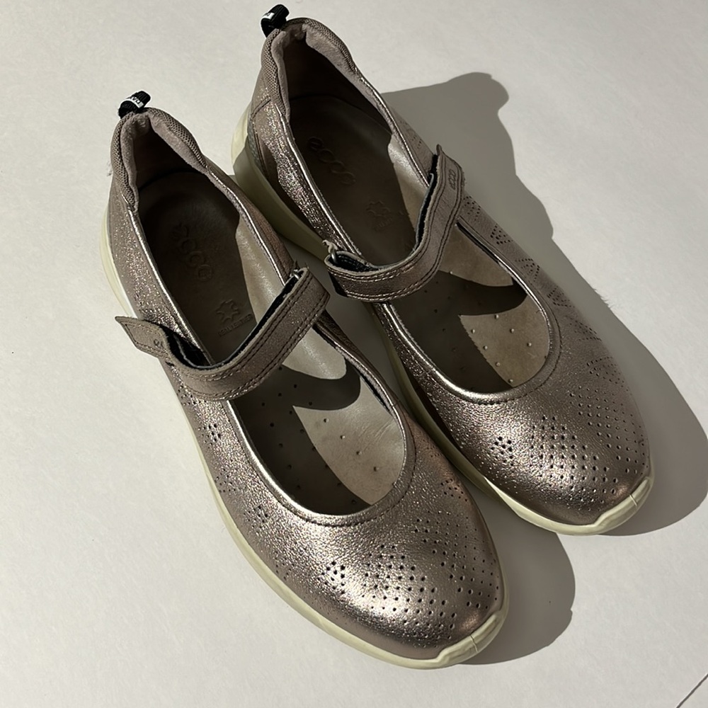 ECCO Soft 5 Mary Jane Flats Hook & Loop sz 41 Real Leather Pewter Gray Shoes